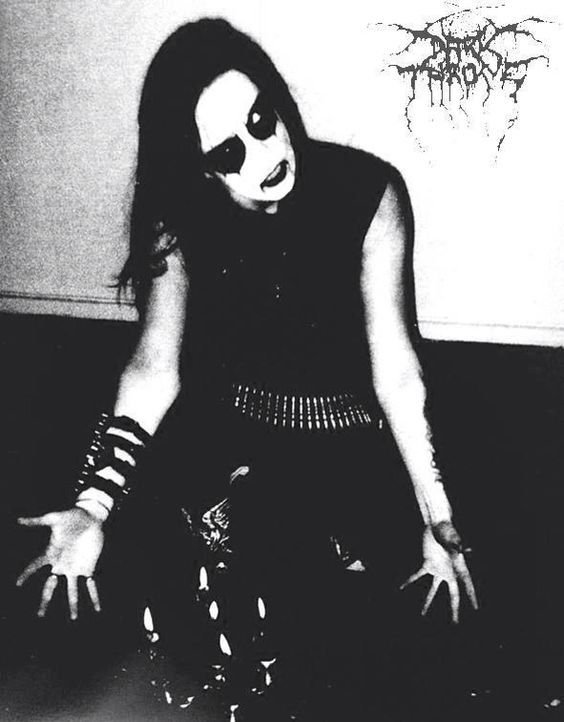 maruuYZ's tweet photo. Que ondaa locoos acá  hice un nuevo dibujo , huce a Fenriz versión femenina #metal #blackmetal #darkthrone #fanart #art #Fenriz https://t.co/SKWiCgfEIz