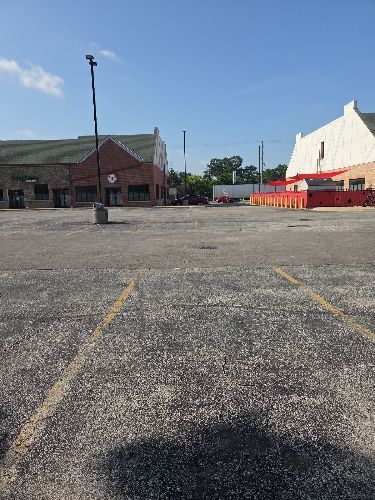 MokenaLotClean's tweet photo. Post-holiday cleanup.
#curbappeal #parkinglotmaintenance #walkwaymaintenance #sidewalksweeping #propertyupkeep #groundsmaintenance #propertymanagementservices #littercleanup #portering #outdoormaintenance https://t.co/rVxiG6iBDP