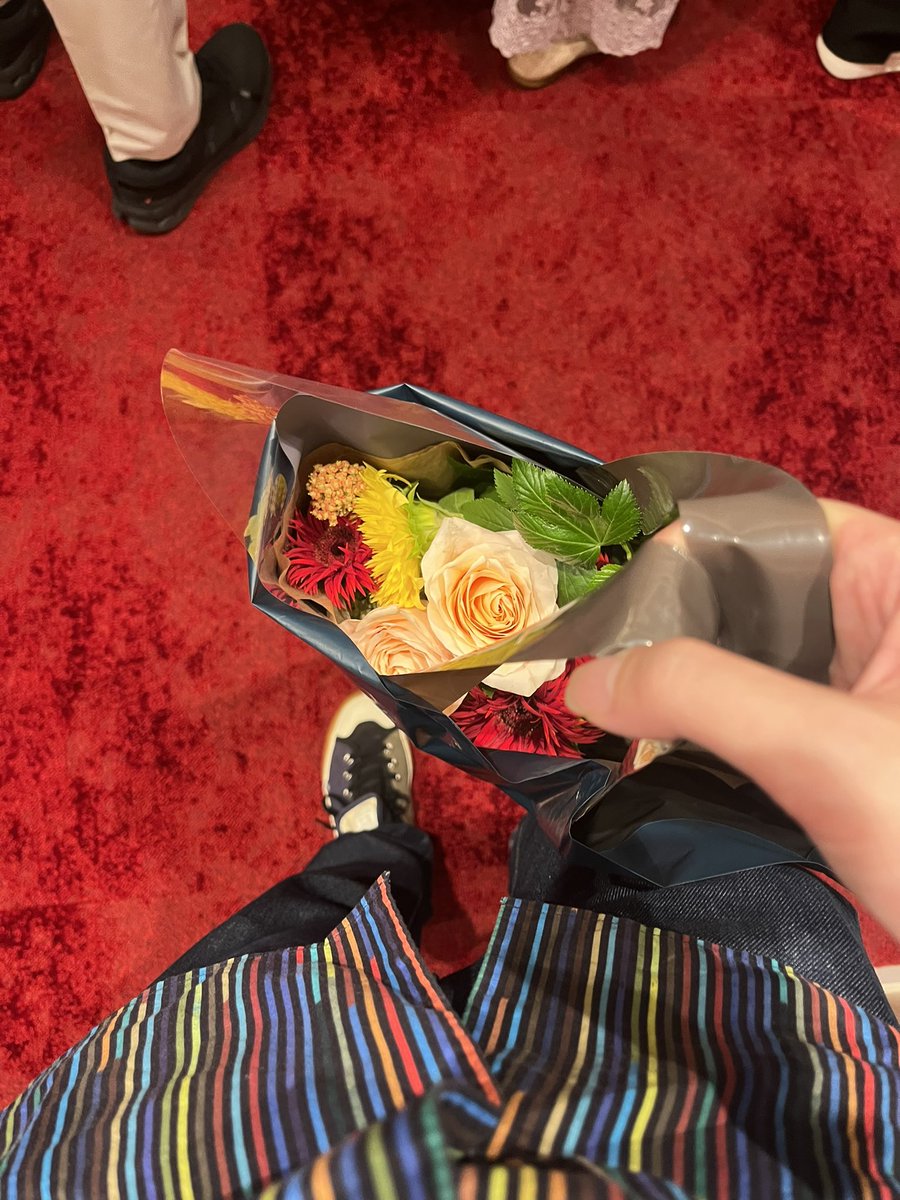 Guitalin's tweet photo. カレイドテイルズ、想定していた世界観を存分に表現して頂けた素晴らしい演奏でした。
ありがとうございました！（花束まで頂いてしまった） https://t.co/cnBeOFYaOM