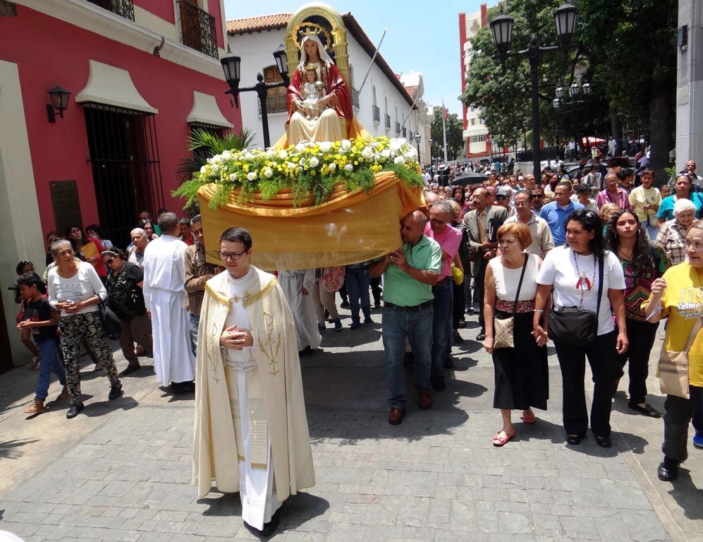 ConexionMaestra's tweet photo. Santísima Virgen de Coromoto guía el corazón de cada venezolano por caminos de luz y de bien. Cubre con tu manto a cada ciudadano que hoy esté trabajando por la Venezuela que soñamos y merecemos. https://t.co/Kkdk29VCOD
