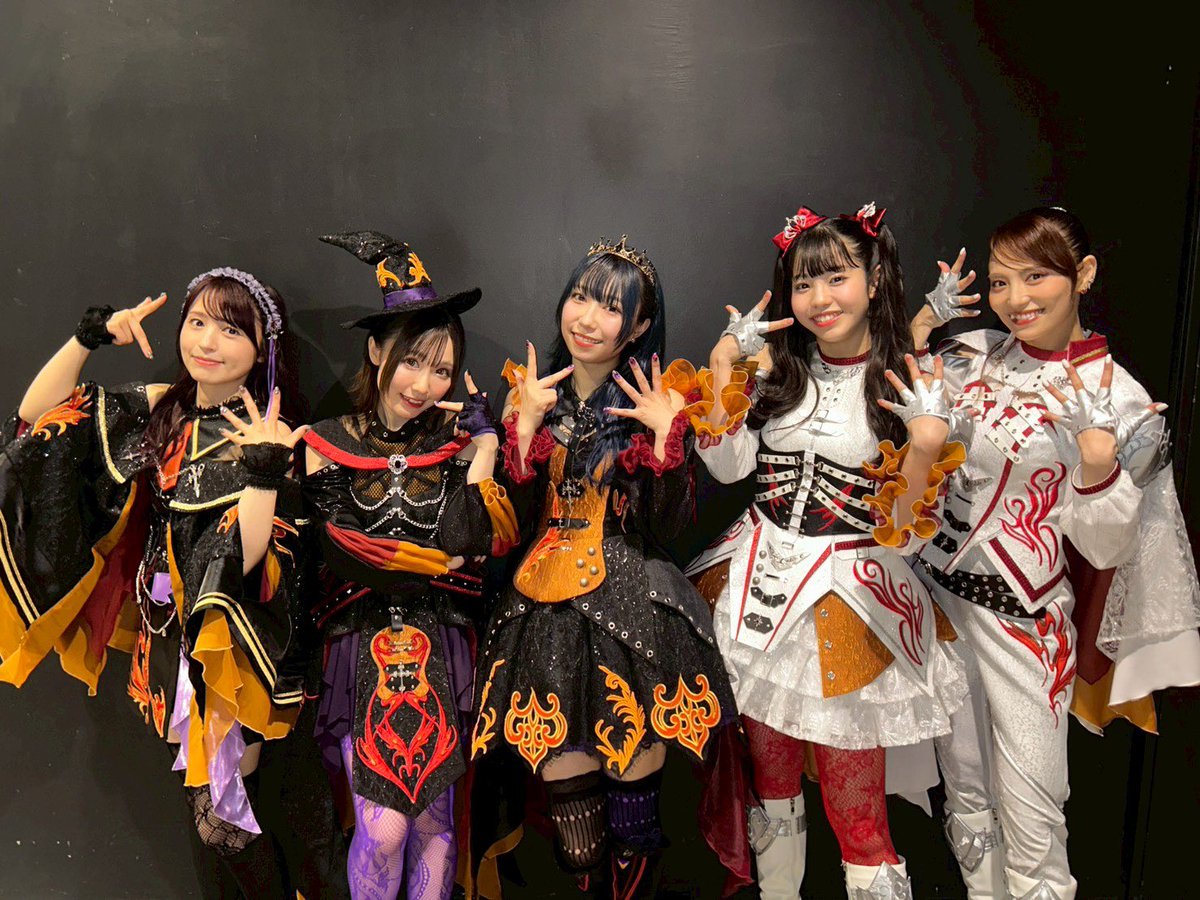 satohina1223's tweet photo. #GKSS_VS_Day2
Guilty Kiss × Saint Snow TWO-MAN LIVE "VS"

二日間ご来場いただき
そして配信で応援してくださり
本当にありがとうございました🗡️

"成長"してましたか？？☺️

必ずみんなと、またバンドライブで会いたい！
そして
「ほんと会いたかった。」って言えますように。
#lovelive #GKSS https://t.co/BOwOtI4Fsd
