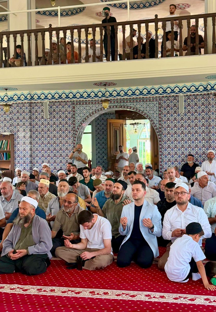 ak_sapanca's tweet photo. 📖 Kur’an Yolunda Taçlanan Gönüller: Hafızlık İcazet Töreni

Sapanca İlçe Müftülüğümüz Ahmet Yıldız ve Güldibi Hacıoğlu Yatılı Erkek Kur’an Kursu’nda hafızlık eğitimlerini başarıyla tamamlayarak belge almaya hak kazanan 44 hafızımız için düzenlenen Hafızlık İcazet Merasimi programına katılım sağladık.

Kur’an-ı Kerim’i ezberleyerek gönüllerine nakşeden kıymetli hafızlarımızı, ailelerini ve üzerlerinde büyük emeği bulunan hocalarımızı gönülden tebrik ediyoruz.