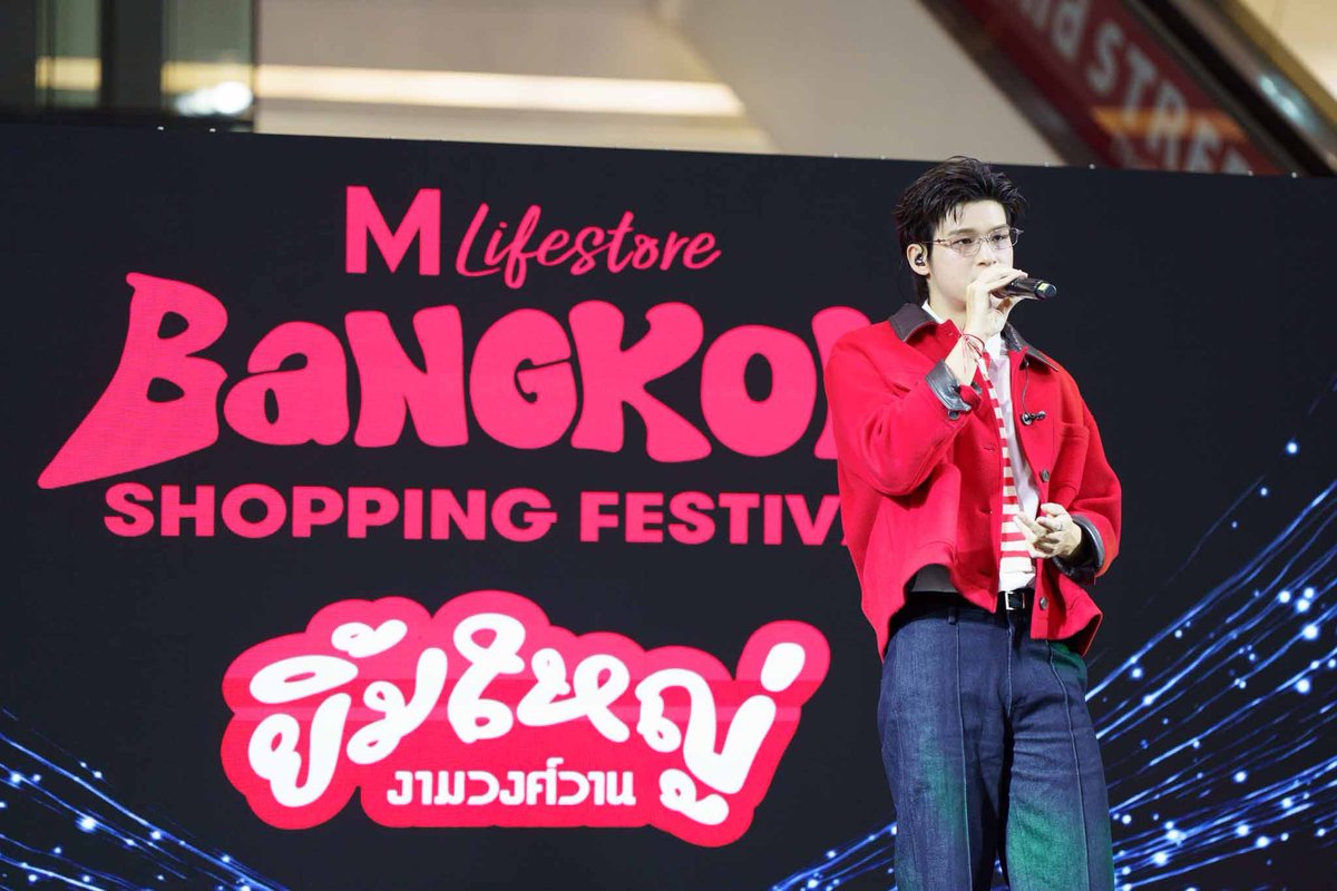 Hello_asian's tweet photo. เดอะมอลล์ไลฟ์สโตร์ งามวงศ์วาน #ฟินยิ้มใหญ่ 

#TheMallLifestoreNgamwongwan #ยิ้มใหญ่งามวงศ์วาน #TheMallNgamwongwanxSky #BANGKOKSHOPPINGFEST #ช้อปรักกรุง
รวมโมเมนต์ชวนใจละลายแบบใกล้ชิดกับ "สกาย วงศ์รวี" ที่มาเสิร์ฟรอยยิ้มและความน่ารักให้แฟน ๆ แบบเต็มอิ่ม ในงาน "BANGKOK SHOPPING FESTIVAL ยิ้มใหญ่ งามวงศ์วาน" ท่ามกลางบรรยากาศที่อบอวลไปด้วยเสียงกรี๊ด รอยยิ้ม และพลังความสุขจากชาวกรุงเทพฯ - นนทบุรี รวมถึงแฟนด้อมที่มาร่วมเติมเต็มความสนุก

📍เดอะมอลล์ไลฟ์สโตร์ งามวงศ์วาน พร้อมเสิร์ฟความสุขและรอยยิ้มใหญ่ให้ทุกคน