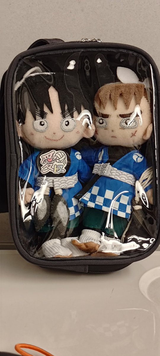 dtm2sec's tweet photo. こへ長ロードは本当に壮観でした！　あの中の一枠になってたんだなあという嬉しさを今になって噛み締めています。
それと自作ぬいを持ってきたのに机上に置くスペースが無く全然出してあげられなかったので、ここに置いておきます。お祭り楽しかったね〜！（法被はスリコ、うちわはダイソーです） https://t.co/oXcbRtR7Xl