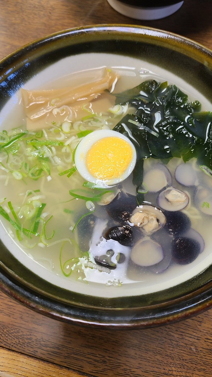 728IS's tweet photo. そんなこんなで十三湖で名物しじみラーメンを食べ奈良に帰投しました
美味しい海鮮と最高な温泉、ｵﾀﾆﾁｬもでき良い旅となりました

次回は日本一到達困難と言われる某絶海の孤島に浮かぶ二次離島への潜入レポートです
私ならではの切り口でお伝えしますので、是非お楽しみに！ https://t.co/wS0Wlzt1mx