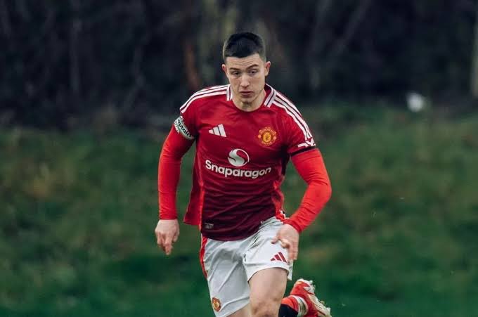 goalmirror's tweet photo. 🔴 Dan Gore is back at Manchester United after a productive loan at Rotherham United (34 apps). 

Huge summer ahead to see if the 21-year-old midfielder enters Michael Carrick’s plans! #MUFC https://t.co/s4dvj2E4mg