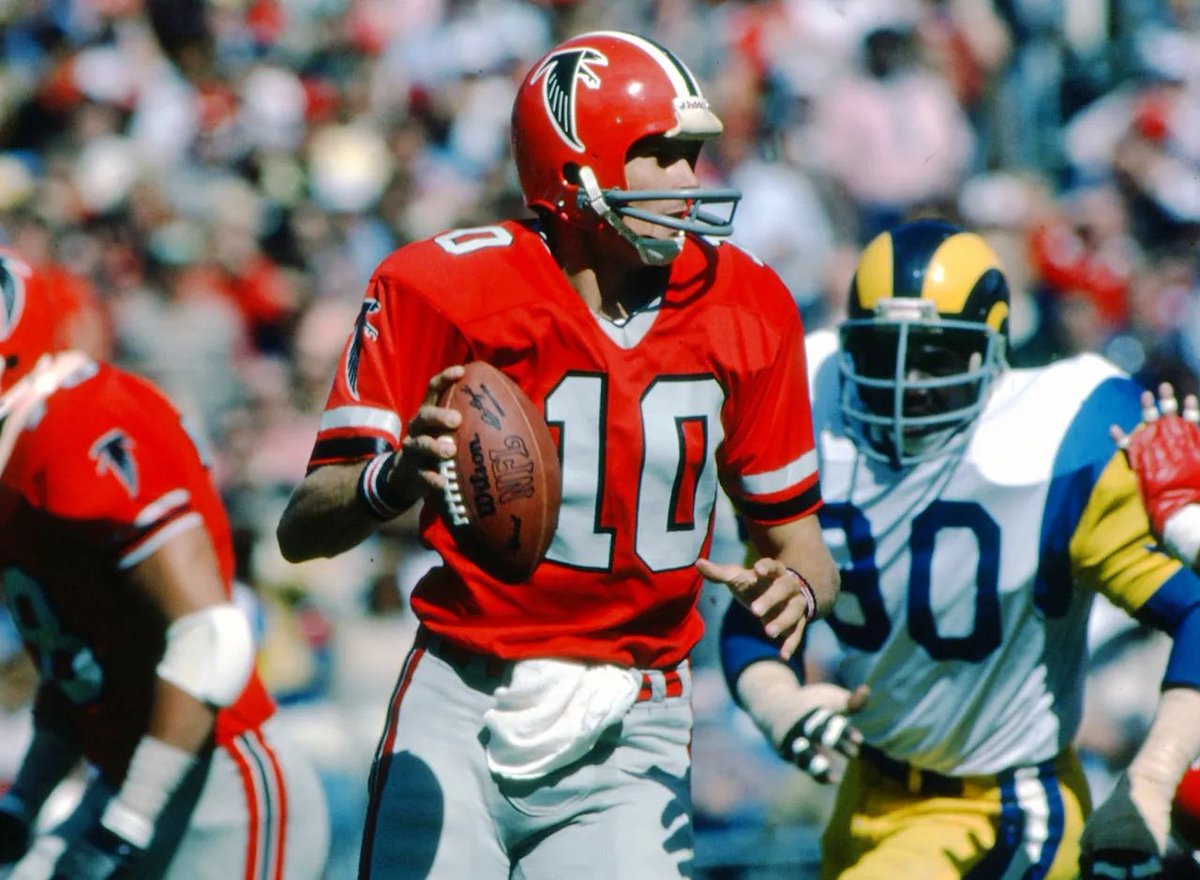RiseUpReader's tweet photo. 10 more Sundays until we Rise Up #DirtyBirds https://t.co/3WwPf8WldX
