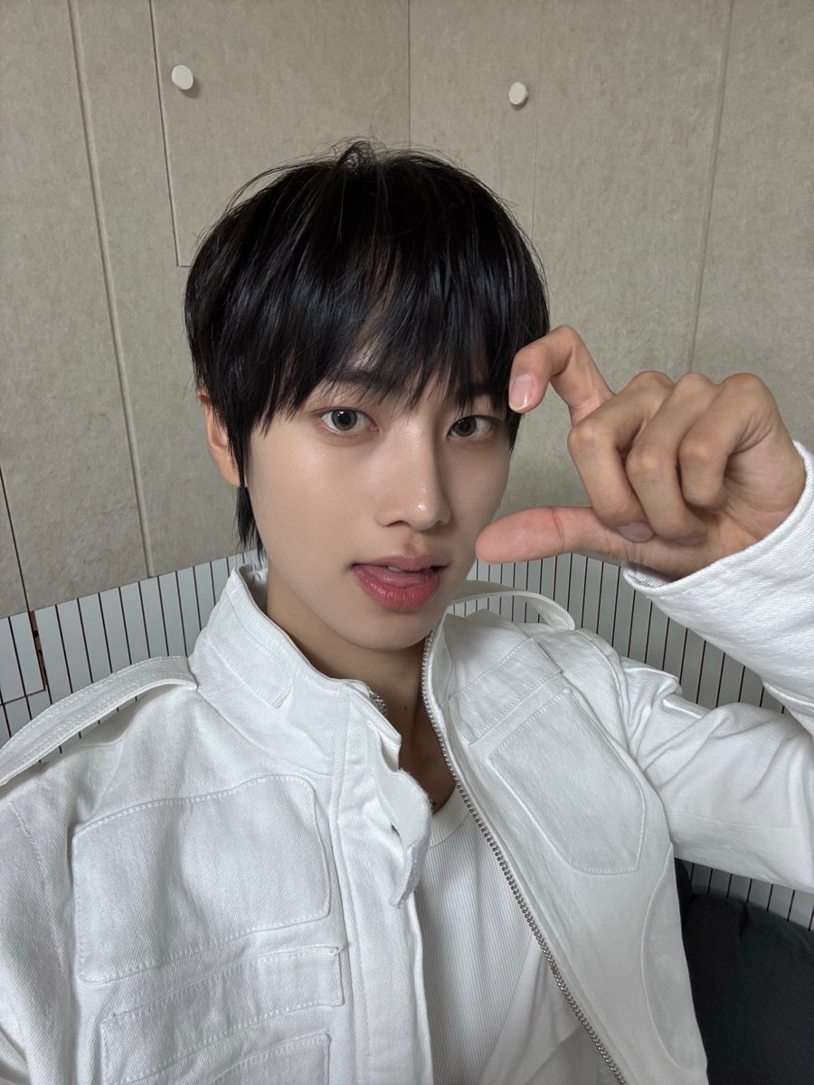 IDID_starship's tweet photo. [🌠] #박성���_DID
fake love? nah, real one 😉

#IDID #아이딧 
#PARKSEONGHYEON #박성현 https://t.co/30kZNNQTma