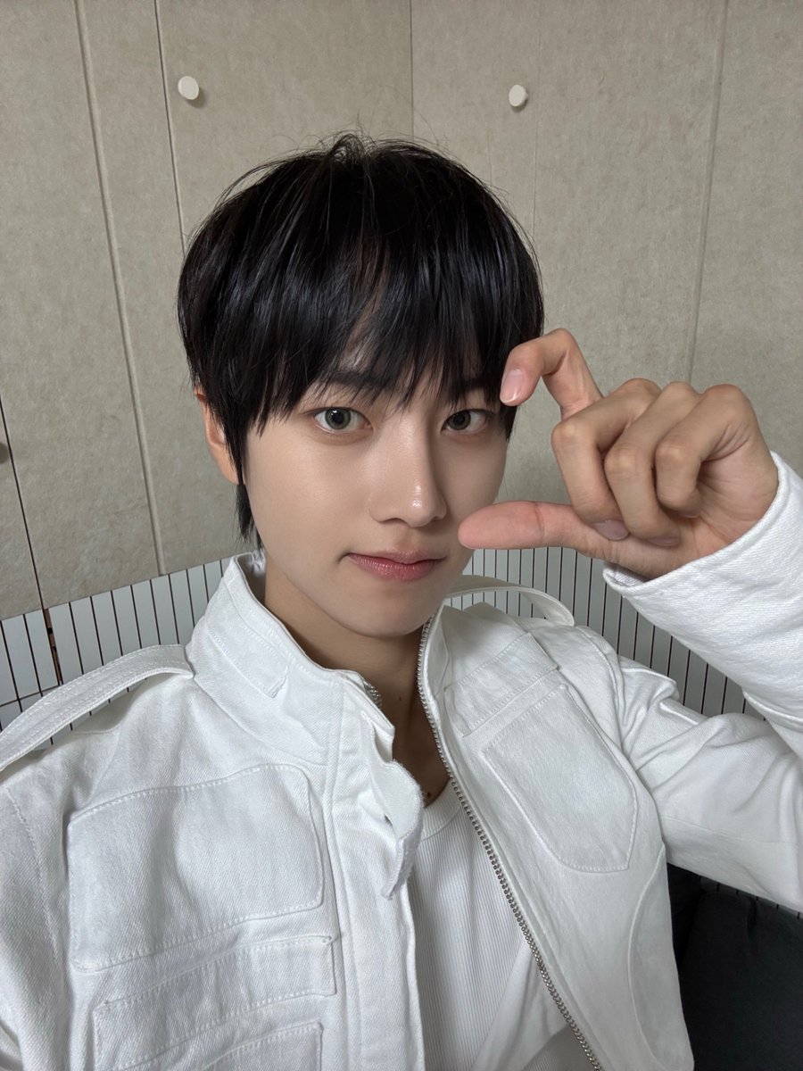 IDID_starship's tweet photo. [🌠] #박성���_DID
fake love? nah, real one 😉

#IDID #아이딧 
#PARKSEONGHYEON #박성현 https://t.co/30kZNNQTma
