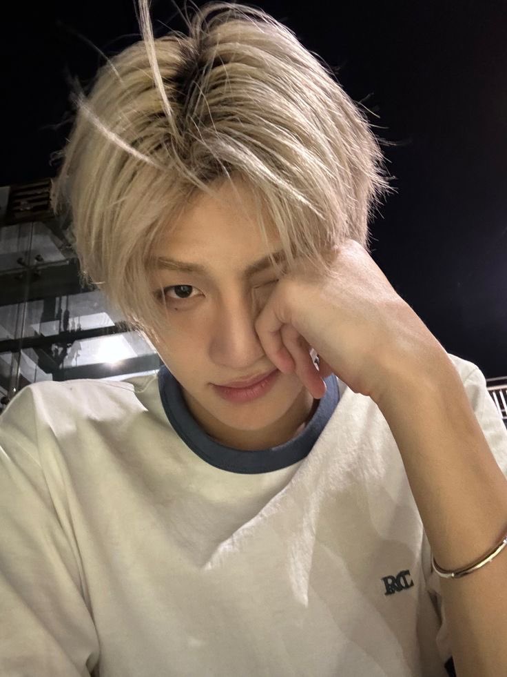 jihoon berondong pirang tweet media
