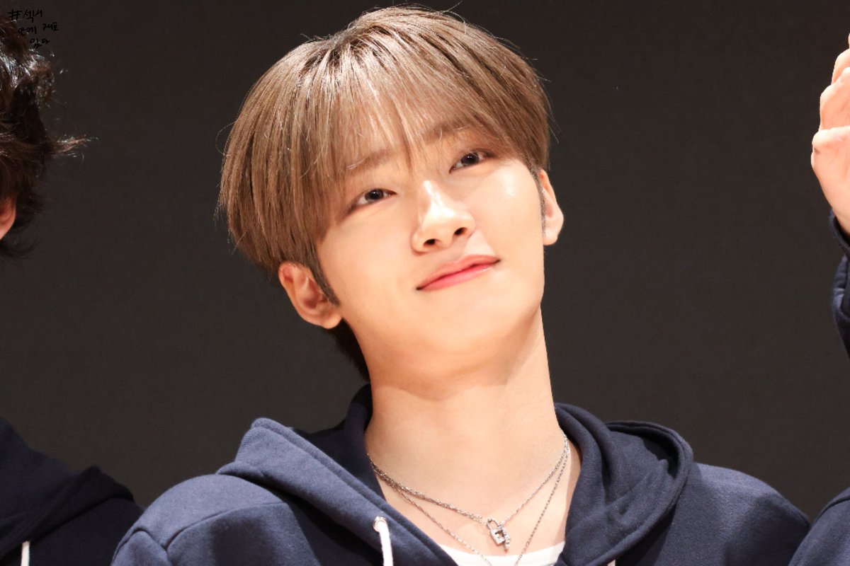 jeff_050421's tweet photo. 260704 프롬스토어

#제프 #JEFF #이펙스 #EPEX https://t.co/oKZJ8CX4DM
