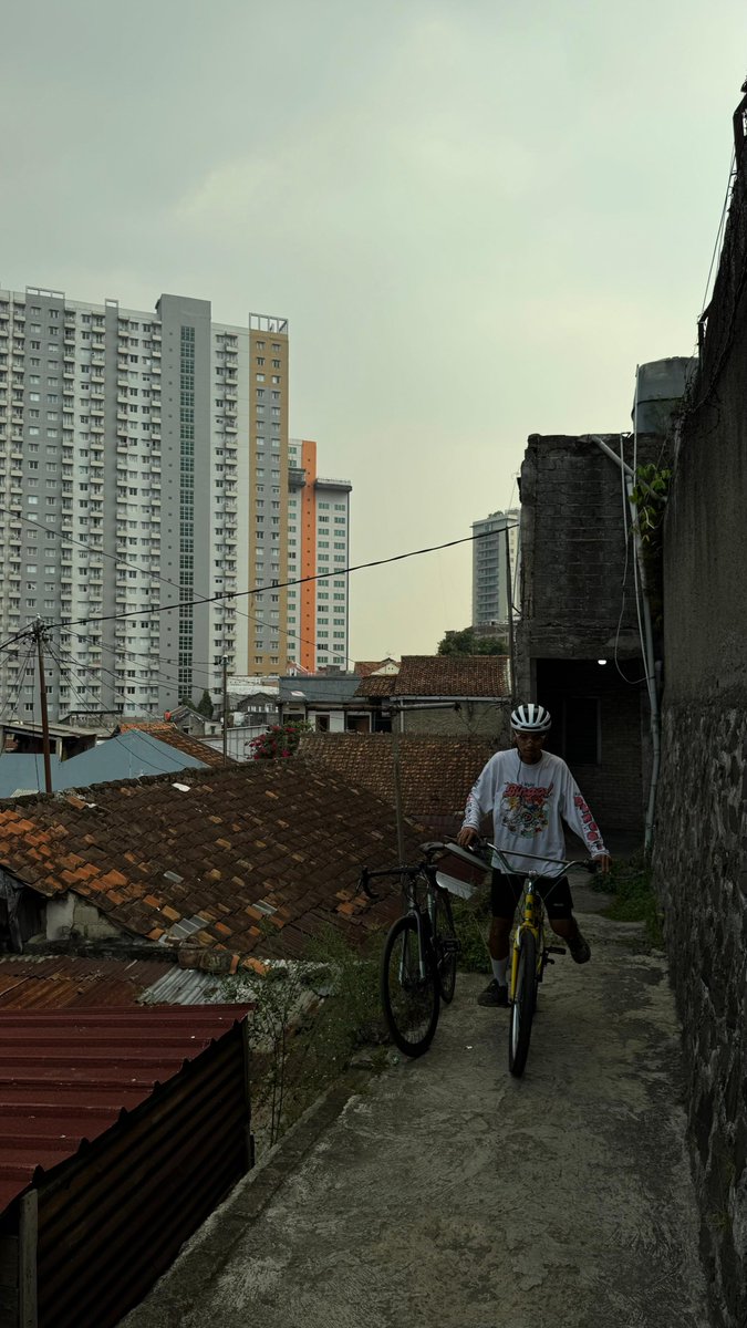 azfryis's tweet photo. tour de gang.🚲🏠 https://t.co/dMivFIirZB