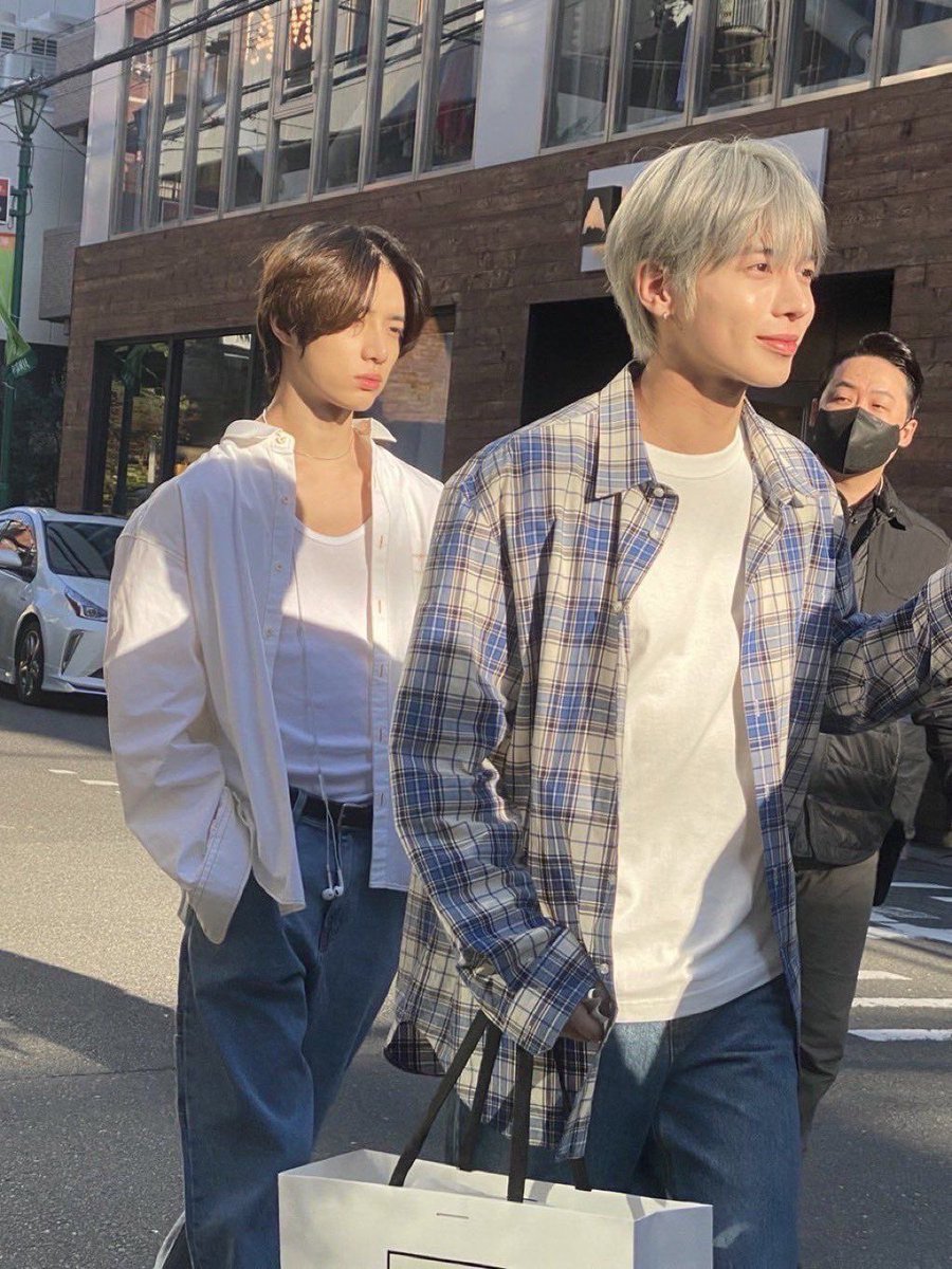 GOTnnisong's tweet photo. 이 사진 너무 
안정형 남친x개예민 지랄 집갈래 여친임 https://t.co/ABmz7FypR1