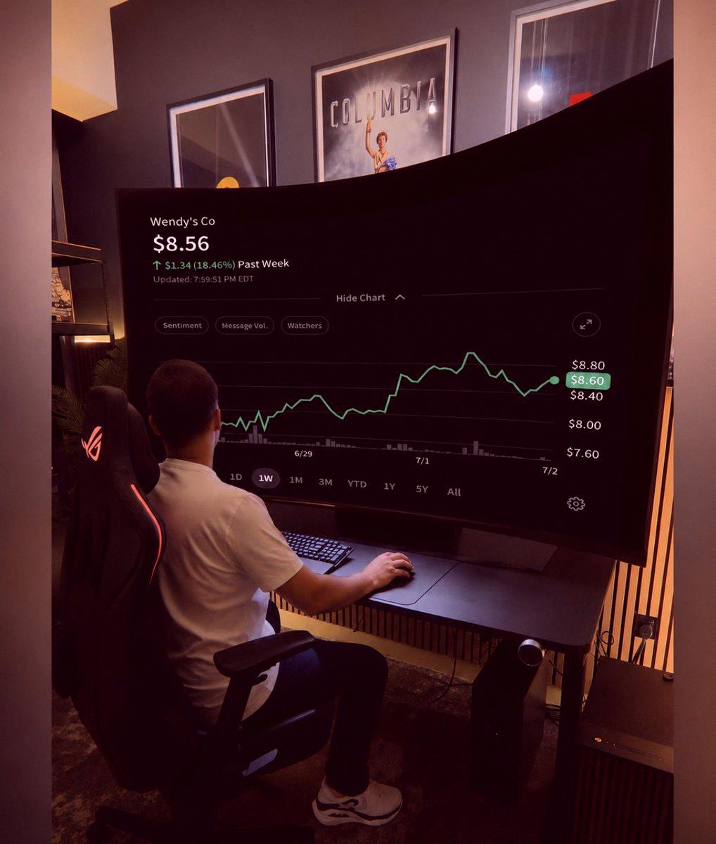 Twenty6drip's tweet photo. Juggling my $107 portfolio 💸📉 https://t.co/7YBf1d0Dtr
