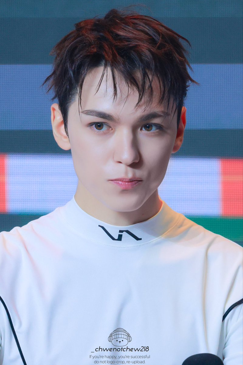 _chwenotchew218's tweet photo. 260705 V8 팬파티 #버논 #VERNON

버논 좋아 진짜 좋아 🥹🖤 https://t.co/p5h4bjzrVA