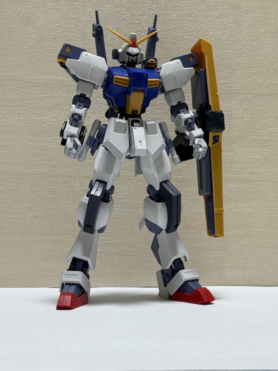 Isaacire's tweet photo. 顔とか腕の接続位置とかバックパックのアームの長さとか、変更してみました。自分のできるとこと原作の思い出補正ととの折衷で…
ほんとは腕をもう少し胴から離せるといいんだけどね…
#ガンプラ
#Dガンダムファースト https://t.co/De6Nqx8IUo