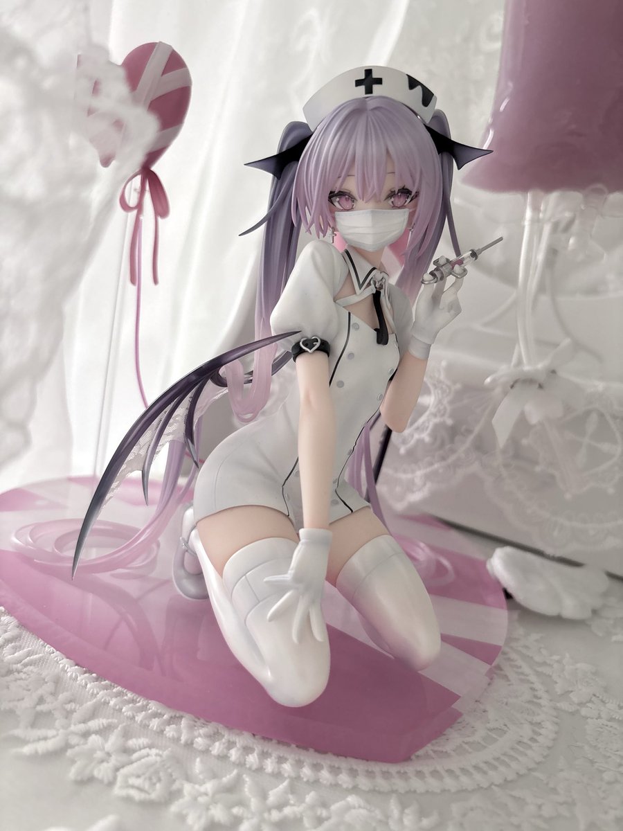 Faericollects's tweet photo. Rurudo is definitely one of my favorite illustrators. I adore the medic/nurse vibe Eve has in this Sweet Toxic figure. For this photoshoot, I even decided to include a blood bag to match her aesthetic ﮩ٨ـ♡ﮩ٨ـ https://t.co/rN9dQnPL3s