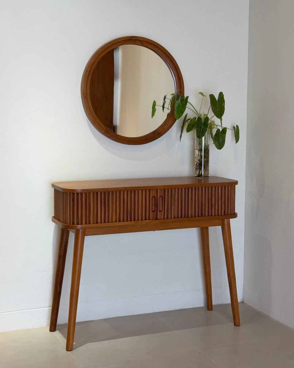 kofiwest_gh's tweet photo. aesthetic but functional wood pieces for your apartment :) 🪵 https://t.co/Vb8bmmR3kX