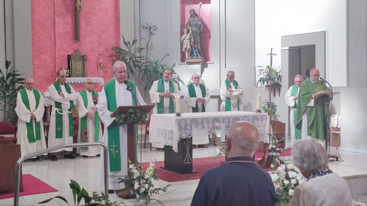 Revillagigedo1's tweet photo. Ayer se celebró la Eucaristía de despedida de la Compañía de Jesús de la Parroquia de San Esteban del Mar.
Una celebración cargada de emoción y recuerdos.

Gracias por una huella que permanecerá siempre. https://t.co/GY74B4P8HS