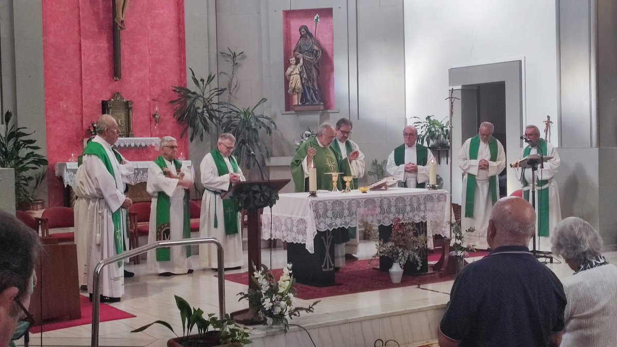 Revillagigedo1's tweet photo. Ayer se celebró la Eucaristía de despedida de la Compañía de Jesús de la Parroquia de San Esteban del Mar.
Una celebración cargada de emoción y recuerdos.

Gracias por una huella que permanecerá siempre. https://t.co/GY74B4P8HS
