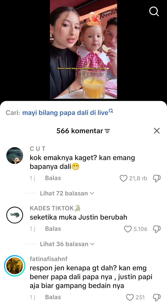 kamarlintang's tweet photo. Ekspresi kaget Jennifer Coppen saat Kamari nyebut mendiang suaminya, Papa Dali langsung viral ~

Saat live di Belanda, Jennifer nanya ke anaknya, "Papanya Mayi yang mana? Papanya Mayi? Bukan, ini kan mamanya Mayi, Papahnya Mayi mana? Siapa papah Mayi?"

Gak disangka, Kamari langsung jawab, "Papa Dali". Jennifer kelihatan kaget & bilang, "Heh, papa Dali?"

Abis itu, Jennifer nunjuk Justin Hubner dan nanya, "Yg ini papah siapa?" Kamari jawab, "Papah Justin."

Momen singkat ini viral karna banyak yg nyorotin ekspresi kaget Jennifer saat Kamari nyebut mendiang suaminya itu.
