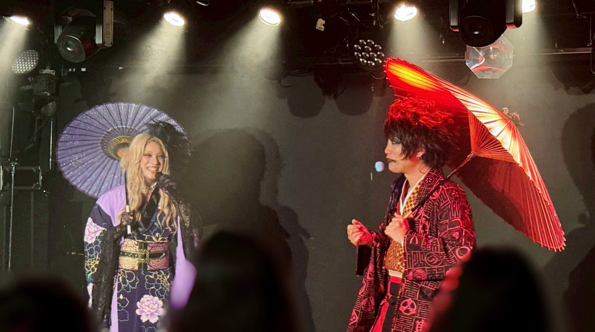 Kaya_rose's tweet photo. ADAPTER。こと福助。さんと2MAN LIVEでした！！楽しかったー！！😂✨
とっても久しぶりに『NEVERLAND』と『桜花』歌いました！そして多分フルで歌うのは19年振り！？の『繚乱』！！😂✨
AREAでのライブを思い出しますね☺️
アンコールは2人でやりちぎり！福さま炸裂で楽しすぎたー😂💕
福さま今後ともよろしくお願いいたします💓

20×20 Collaboration vol.4 
『with ADAPTER。-AMETHYST 紫玉婚式』 

1. 桜花
2. SODOMY
3. Pourriture noble
4. WORLD
5. ユグドラシル
6. Sorcière
7. 繚乱
8. NEVERLAND
9. Epicurean
10. Malefica
11. Kasha - shining flowers -

encore　with  ADAPTER。
12. はじめの一歩
13. DESIRE-情熱-(中森明菜cover)
14. Glitter Arch (ADAPTER。ver)