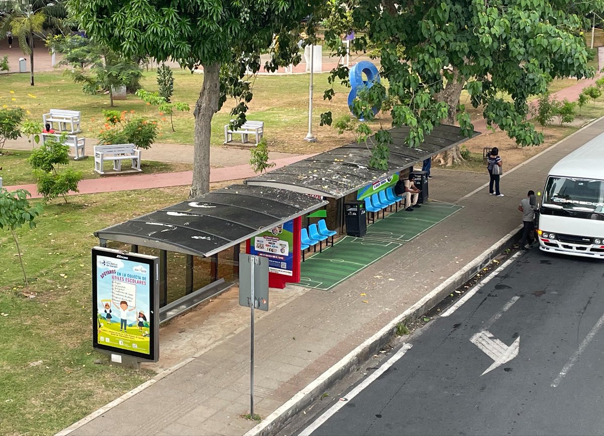 freddypitti's tweet photo. Ya es hora de deshacernos de estas paradas inhumanas. Necesitamos infraestructura para nuestro clima y pensada para la gente.  🚌☀️

¿Cuánto tiempo más vamos a tolerar una infraestructura que castiga al usuario en lugar de servirle? 

Cc @JCDecauxGlobal @Panamaalcaldia https://t.co/tkEBeKM8vA
