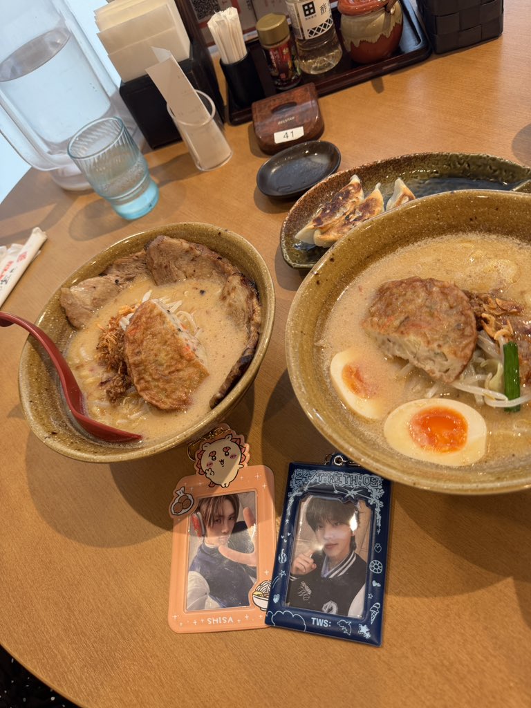 you_1107_'s tweet photo. 今日も楽しい1日だった！オタク以外のまさかの共通点も発覚して嬉しすぎた✨
かわいいソンムルもありがとう🫶🏻
また明日から頑張ろうね！ https://t.co/gBA0acc1W3