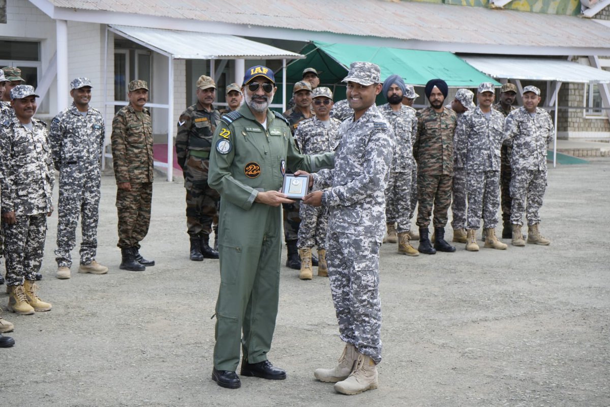 IAF_MCC's tweet photo. Honouring the heroes of #OperationVijay.

Air Chief Marshal AP Singh, Chief of the Air Staff, paid homage at the Kargil War Memorial, Dras, laying a wreath in solemn memory of the bravehearts who made the supreme sacrifice in service of the Nation.

During his forward area tour, the CAS also reviewed operational preparedness at Kargil Airfield and forward operational locations along the LoC and in Western Ladakh.

#Kargil #Bravehearts

@DefenceMinIndia @SpokespersonMoD 
@HQ_IDS_India
@adgpi
@indiannavy
@CareerinIAF