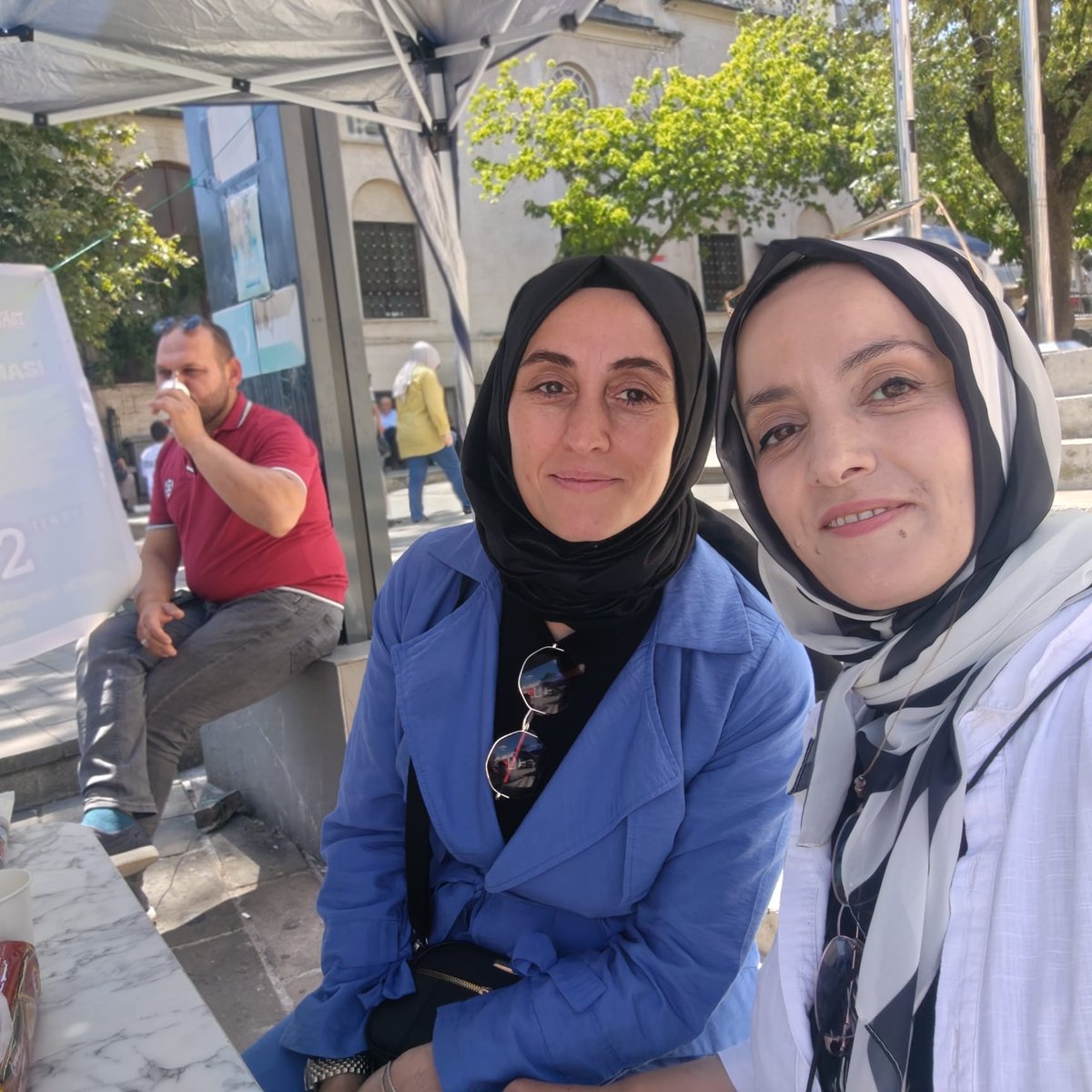 bursastajder's tweet photo. 📢 Bursa'da Mücadelemiz Kararlılıkla Devam Ediyor!

Bursa Çırak ve Staj Sigortası 
Mağdurları Derneği yönetimi olarak sahadayız. Stand çalışmalarımız kapsamında vatandaşlarımızla bir araya gelerek yaşadığımız mağduriyeti anlatıyor, 12 Temmuz Pazar günü gerçekleştireceğimiz basın açıklamamıza davette bulunuyoruz.

Dağıttığımız bildirilerle yıllardır çözüm bekleyen çırak ve staj mağdurlarının sesi olmaya devam ediyor, haklı davamızı daha geniş kitlelere ulaştırıyoruz. Gücümüz birlikteliğimizden, umudumuz ise haklı mücadelemizden geliyor.‼️

@Kadriye80409740
@CirakStajFED 
@CESURGZEL595758
@Sinaninan1655
@Ycelzme43552618
@VsHiranur

SGK Başlangıcı Hak
#StajyerçırakBursadaOlacak
