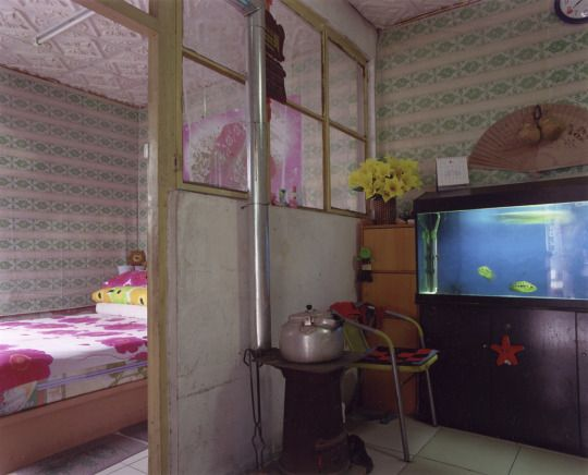 gokinjoworld's tweet photo. feeling 90's and 2000's chinese home nostalgia today... i miss my grandma's old apartment https://t.co/26d5i3SZZ1