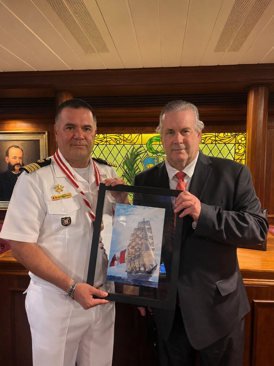 PeruInTheUSA's tweet photo. 🇵🇪⚓️¡Orgullo peruano en Nueva York!

Imponente, el B.A.P. Unión ingresó ayer a #NuevaYork para participar en el #Sail250, en el marco de las celebraciones por el 250º aniversario de la independencia de los Estados Unidos.

Con sus velas y el pabellón nacional en alto, nuestro buque escuela proyecta la tradición naval de nuestro país y reafirma los históricos lazos de amistad entre ambas naciones.

@CancilleriaPeru @naval_peru @alfredoferrerod