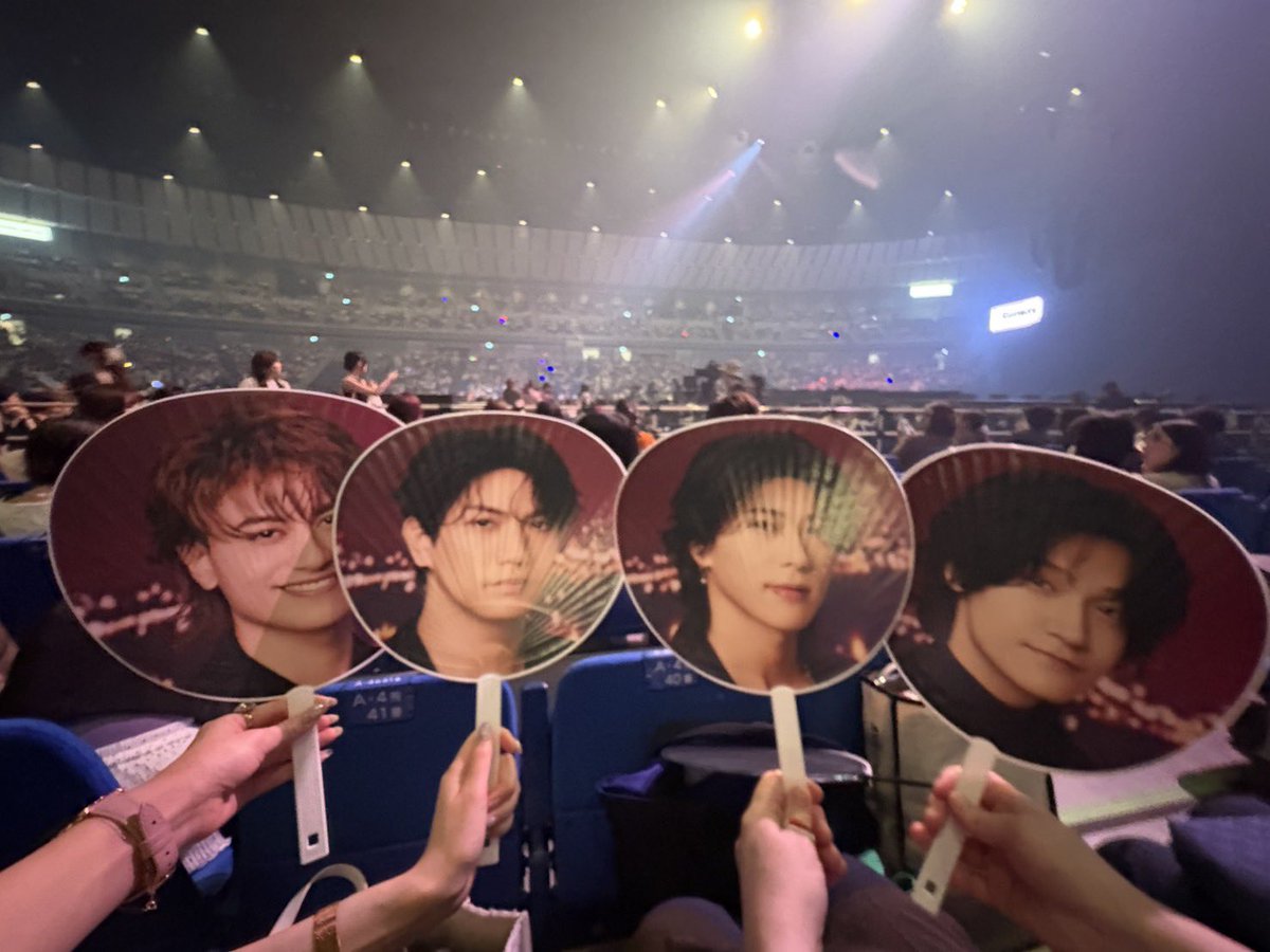 CcMoga's tweet photo. 9年ぶりに来れました。
あと1公演あるのよね？と思ったくらいパワー全開で感動でした🙏 https://t.co/K3W6Lrz9VZ