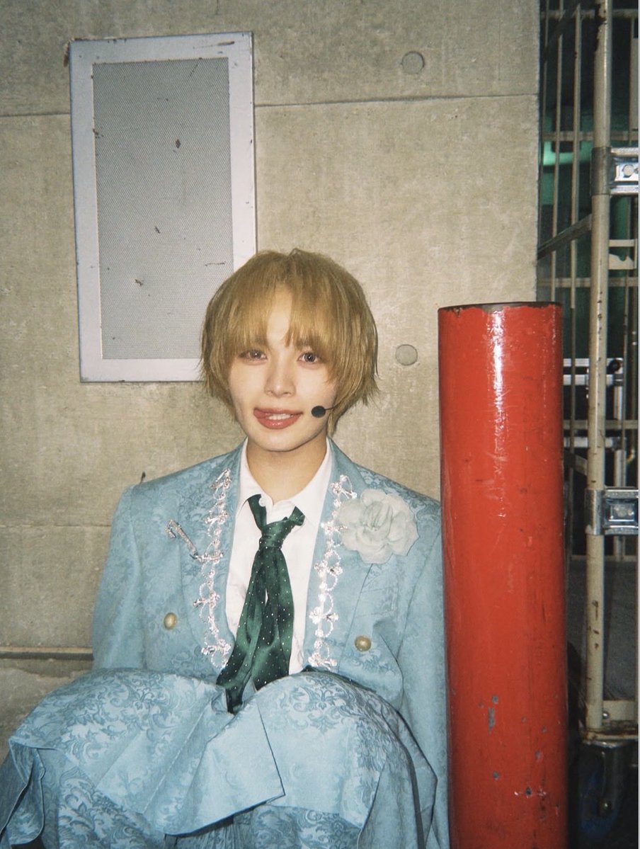4_w43601's tweet photo. 全てが大優勝です(⸝⸝> <⸝⸝)…！
カラコン金髪カッコよすぎる🙈💗 https://t.co/FnNdId7xaQ