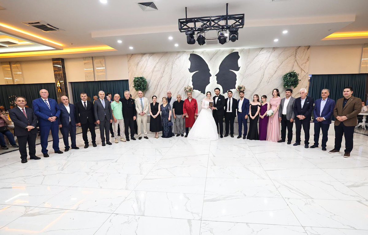 hibrahimbalci54's tweet photo. Sakarya Gazeteciler Birliği Başkanı ve Sakarya Yenigün Gazetesi Genel Yayın Müdürümüz Sayın  Müjdat Çetin’in kıymetli oğlu Utkucan kardeşimizin düğün merasimine katılarak bu mutlu günlerine ortak olduk.

Özdemir ve Çetin ailelerini tebrik eder, genç çiftimizi ömür boyu mutluluklar diliyorum.