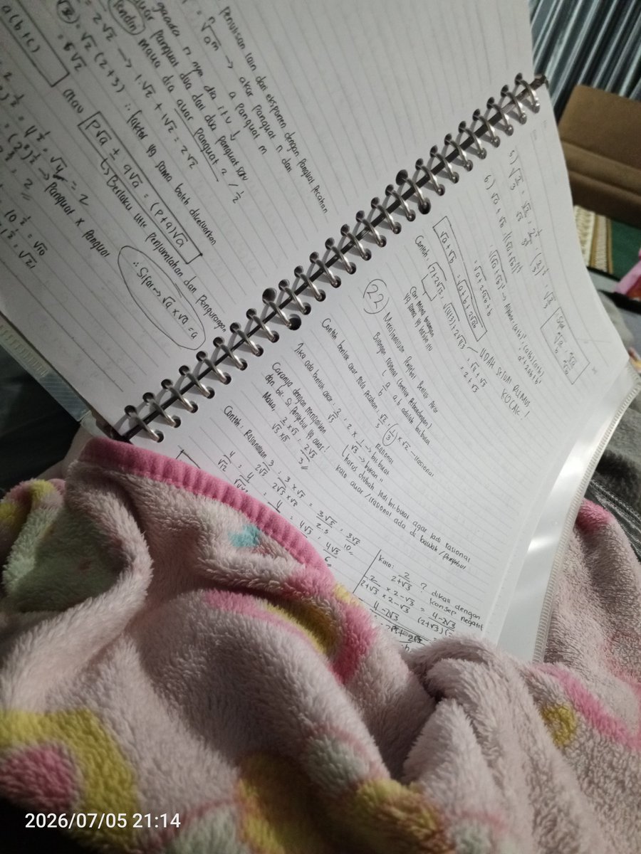 cananasses's tweet photo. BISA-BISANYA AKU BAWA BINDER DI TENAGH LIBURAN AKU DI DINGINNYA BOGORRRRR💔💔 https://t.co/uljiZsOdva
