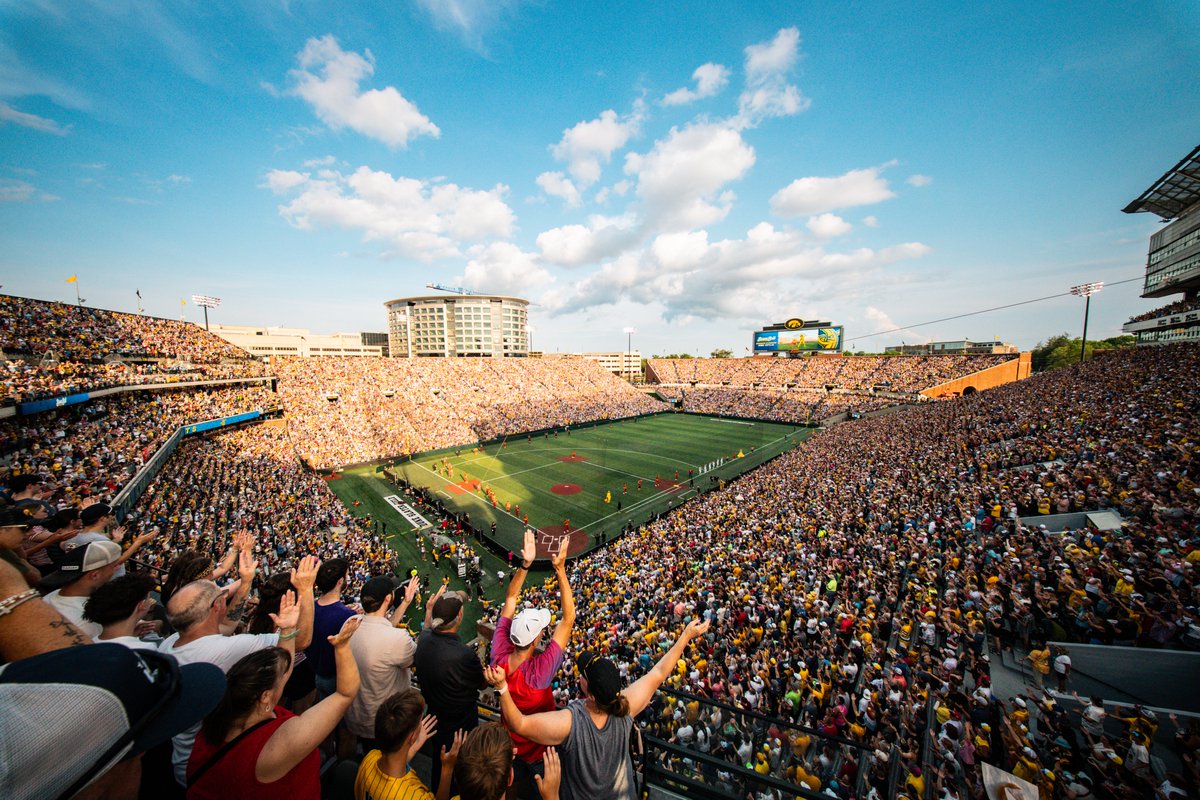TheSavBananas's tweet photo. Back to back sold out nights at Kinnick Stadium on Fourth of July weekend had sparks flying🎇

Each night 70,000 fans participated in the best tradition in sports, the wave to the University of Iowa Children’s Hospital. 

We were joined by a trio of Hawkeye legends: Super Bowl Champion Dallas Clark, Quarterback Brad Banks, and Olympic Medalist Spencer Lee!

Thank you to each and every fan who made this weekend extra special. We'll be sure to keep waving on our way out!👋💛