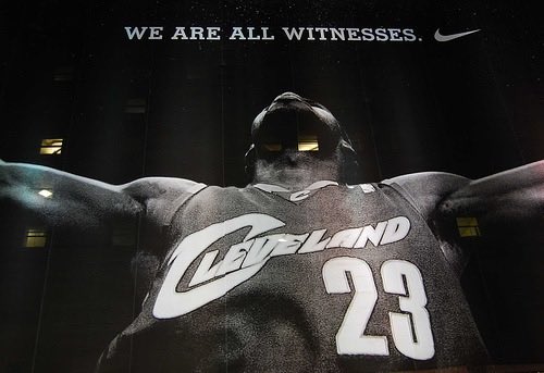 MoreForYou_CLE's tweet photo. Rehang the LeBron billboard…. He’s coming home #LebronWatch👑🐐 https://t.co/0dTvDJEdai