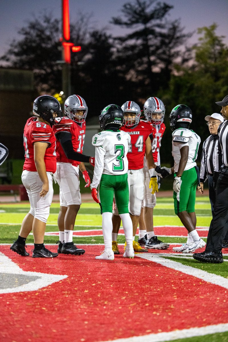 1_lk10's tweet photo. My Last freshman game 2 catching touchdowns 160+yards #slotWR #C/O29 could had 3tds but dropping 1 in the end zone for 50 yard. Shout-out my QB @_3van2certified https://t.co/uA15f42nLf