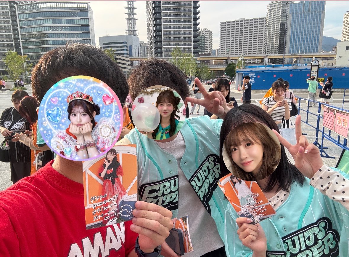 mikawa_amachan's tweet photo. 📓7/3
アリーナツアー神戸初日

ツアーで唯一、連番との参戦！

ライブ前に抽選会やって、なんと5連でS賞引くキチガイっぷり

るなぴのリアバを現地で、お見送り会で、それぞれお祝いすることができました㊗️㊗️

関西っぱー、東海っぱー中心に多くの方とお会いできて嬉しかったです。
ありがとう！！！ https://t.co/8xp9fG21c0