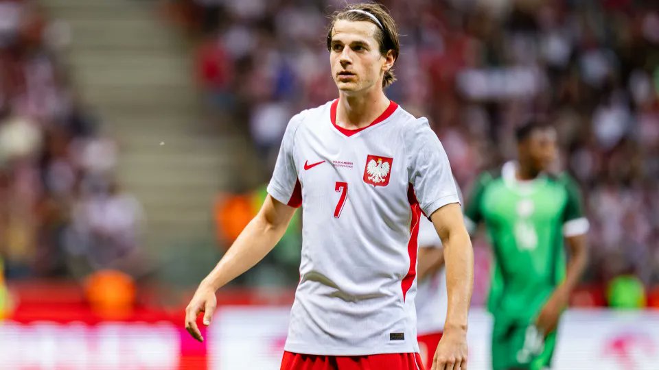 _saligia__'s tweet photo. Lenglet ainda nem sequer jogou e já foi criticado.
Kaminski ainda nem sequer aterrou em Lisboa e já é cepo.

Bem sei que a direção tem deixado muito a desejar e há jogadores que não têm correspondido, mas às vezes pergunto-me se o problema também não somos nós enquanto adeptos. https://t.co/tf9iBjRPmM