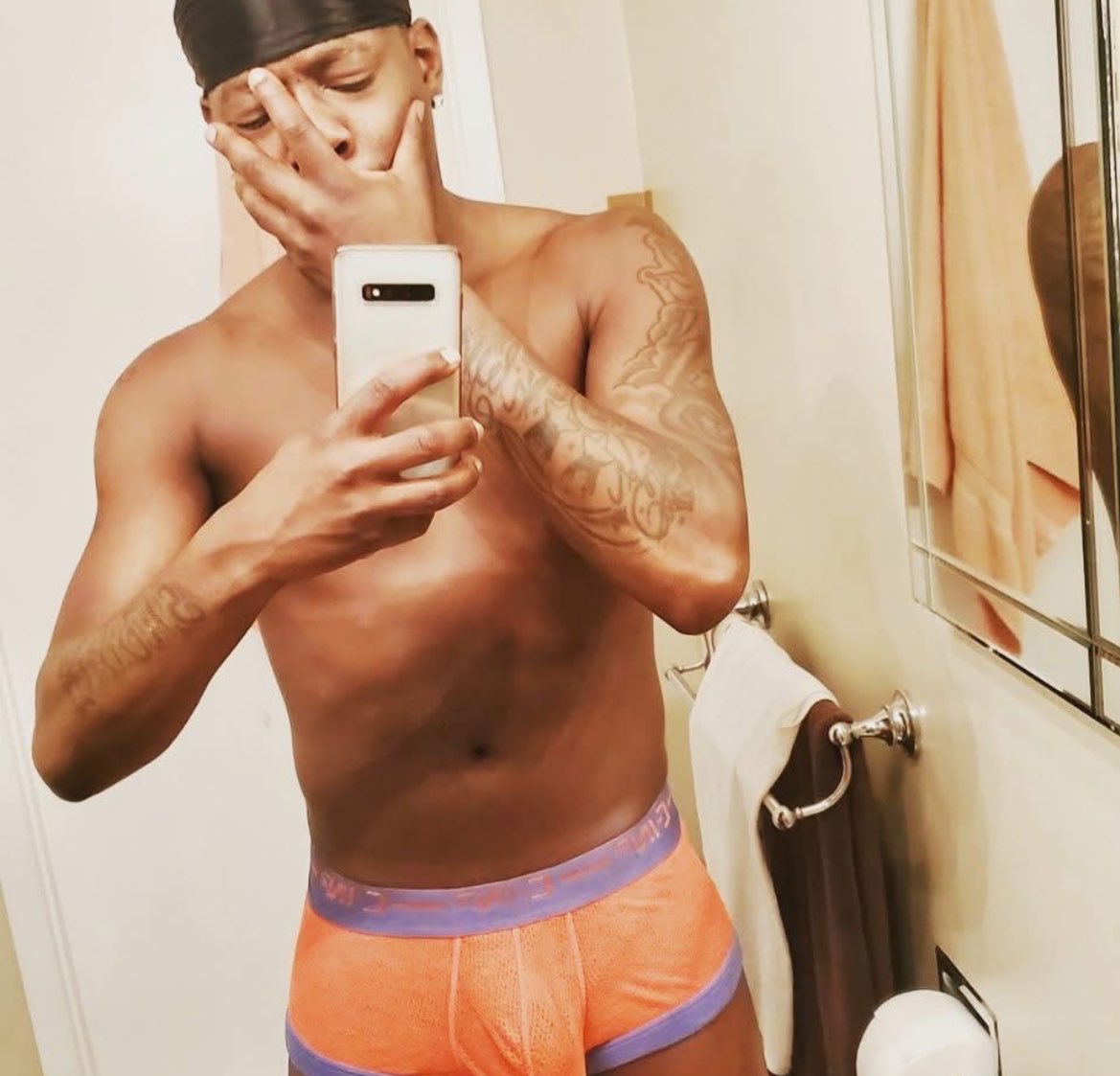 WhyUDeleteThis's tweet photo. When we throw up 🅱️’s That mean Bussy Boy Br1mz 🤟🏾👌🏾🤘🏾

@trolanjames4 this ya mans 🫵🏾🤢🤮

#BussyBoyBrim 🦄

#FHN 🌈 https://t.co/rZPGt2kpDE