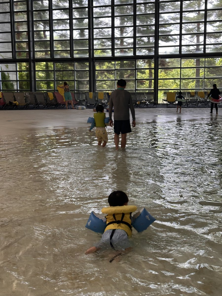 X_Kyonp's tweet photo. 家族で日本に一時帰国の際は、２-3泊の国内旅行に行くようにしていて、今回は八ヶ岳に。梅雨時だけど晴天に恵まれて、色んなところを回れた。特にリゾナーレの波の出る屋内プールには子供達も大興奮😊

因みにここまで来ると外国人観光客は見ない(私達だけ)。ゴールデンルートに偏り過ぎなんだろうね。 https://t.co/OkNzQD7tf7