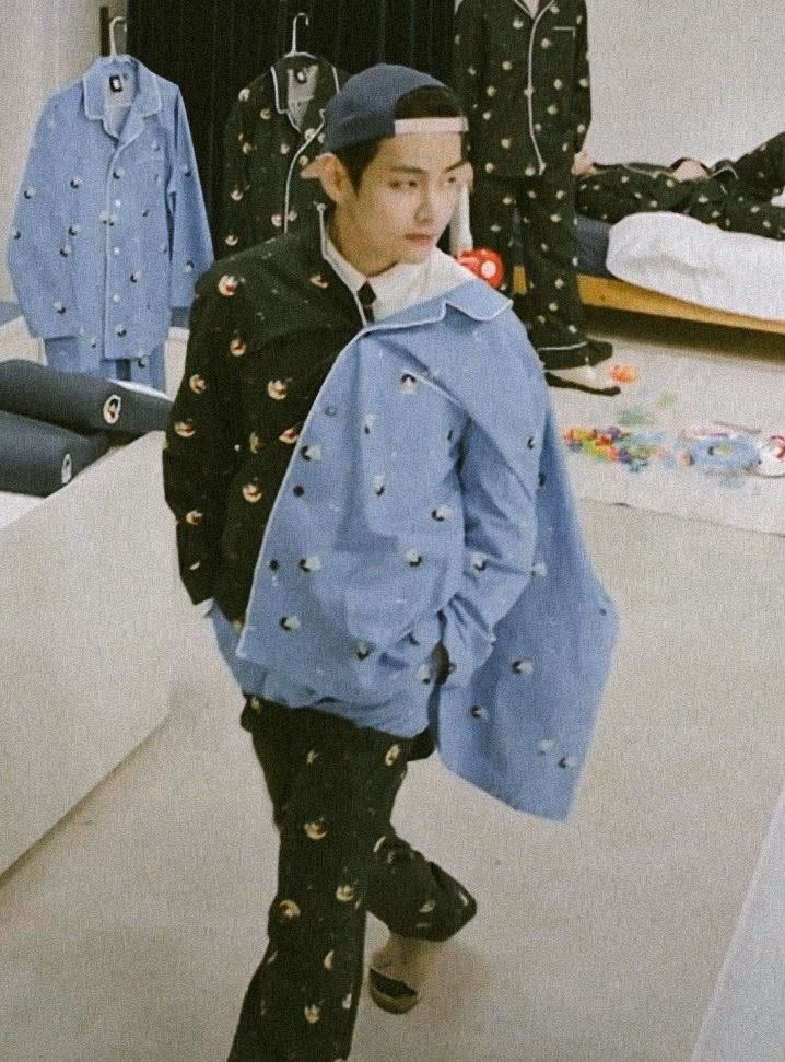 aingkth's tweet photo. HAPPY BIRTHDAY DUT, semoga selalu selamanya menjadi ya ☝🏻 Jemidutt tetopp datang  membawa hadiah duluan, ada urusan negara yg harus dibenahi. 
Bahagia terus adik <3 https://t.co/FQcgZVgAo2
