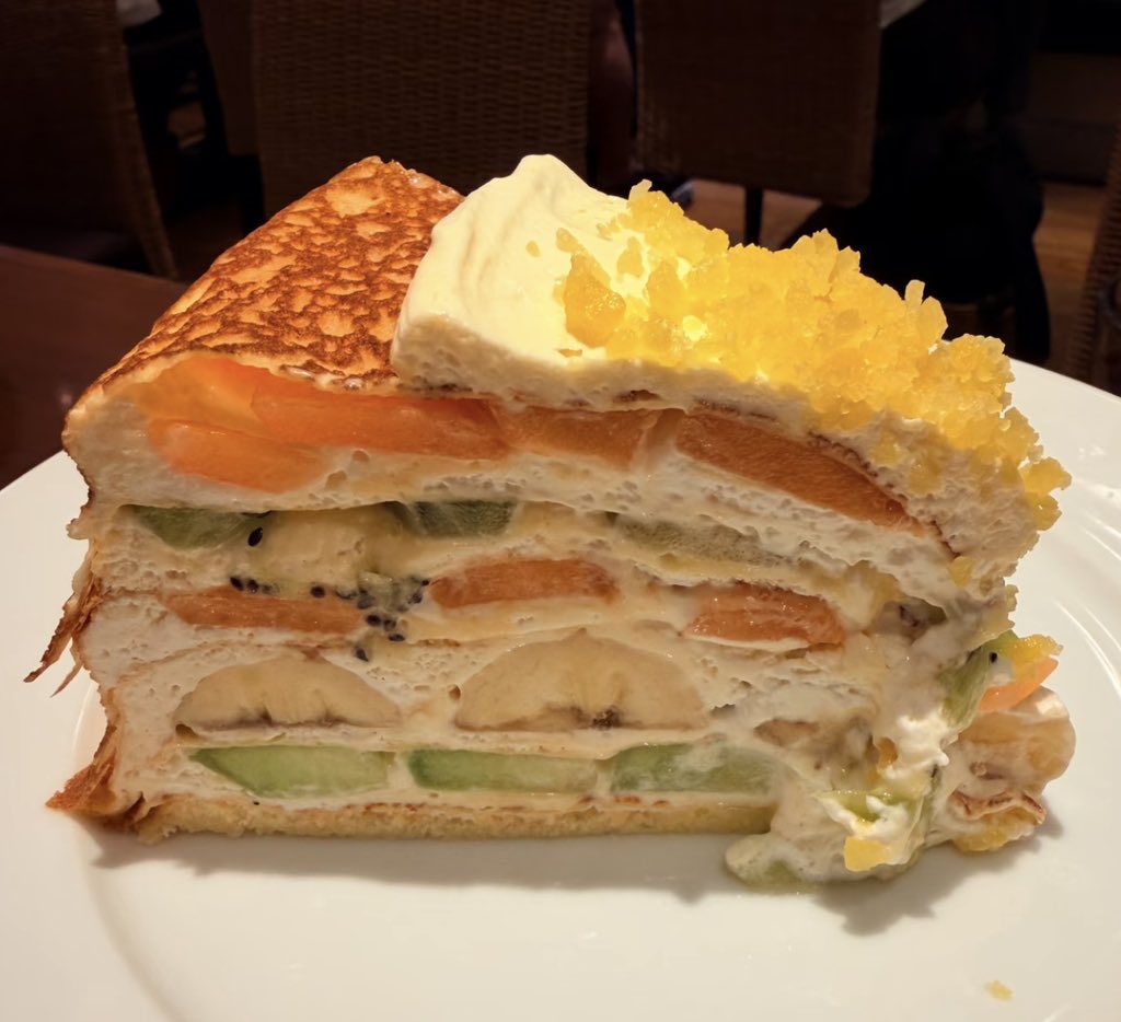 YoungerDryasX's tweet photo. HARBS、並んで大正解！美味しすぎた！ https://t.co/LnlTUckSfJ