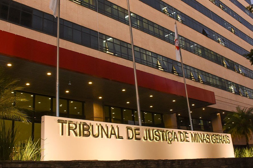 RicardoBerezin's tweet photo. O Globo: Terminou no dia 27 de junho o prazo estipulado pelo CNJ para que os tribunais de todo o país informassem o valor de seu passivo reconhecido. Só dois tribunais cumpriram a orientação: TJMG e TJSC

Mesmo considerando apenas esses dois casos, o valor que os tribunais pretendem transferir aos magistrados impressiona: R$ 3,5 bilhões somente em razão do Adicional por Tempo de Serviço

E ainda faltam outros 90 tribunais 🫠