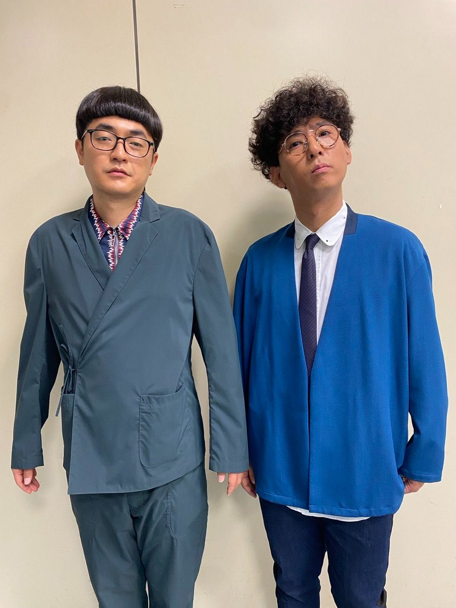 ohagi2332's tweet photo. どっちもどういう服？ https://t.co/sVbftZDTFV