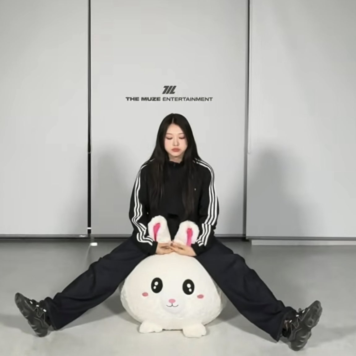 mminnaa0's tweet photo. 귀여운 얼굴과 상반되는 다리길이 https://t.co/UQaePvwHdd
