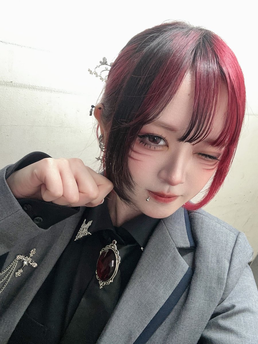 hohomi_443's tweet photo. 八つ橋ポーズです
PaleNeØ初 京都でした‼️
ありがとうございました👘🍵

京都＝稲荷のイメージがあり
狐のようなメイクと簪でupスタイルに💁
気合い入りまくりの京都
案の定最高でした!✨絶対またいくよ🔥

もーじょくん夜中見失神

次のツアーはFAAヨコハマｱ゛ｱ゛ｱ゛ｱ゛ｱ゛ｱ゛ｱ
 #ほほみほみ https://t.co/WuZBHBRIf6