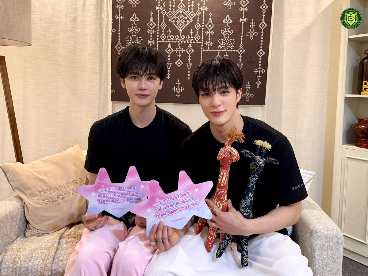 jamong1323's tweet photo. 드림 위버스 미디어 재민이 제노 🩷🩵

NCT JNJM [DUALITY] # JAKARTA https://t.co/bvctDhb9Ed